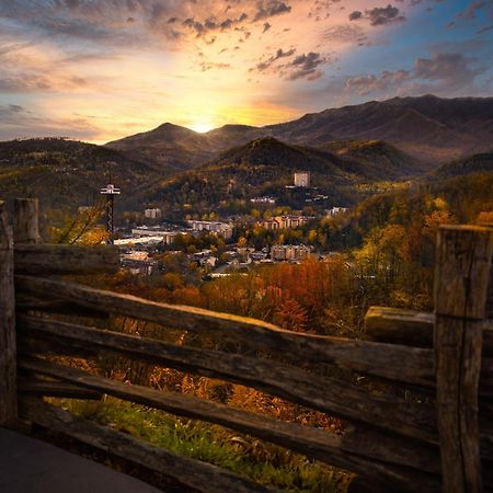 Rock Of Ages, Hot Tub, Game Room, Wifi, 1089 Free Tickets Each Paid Day, Dollywood And More Pigeon Forge Extérieur photo
