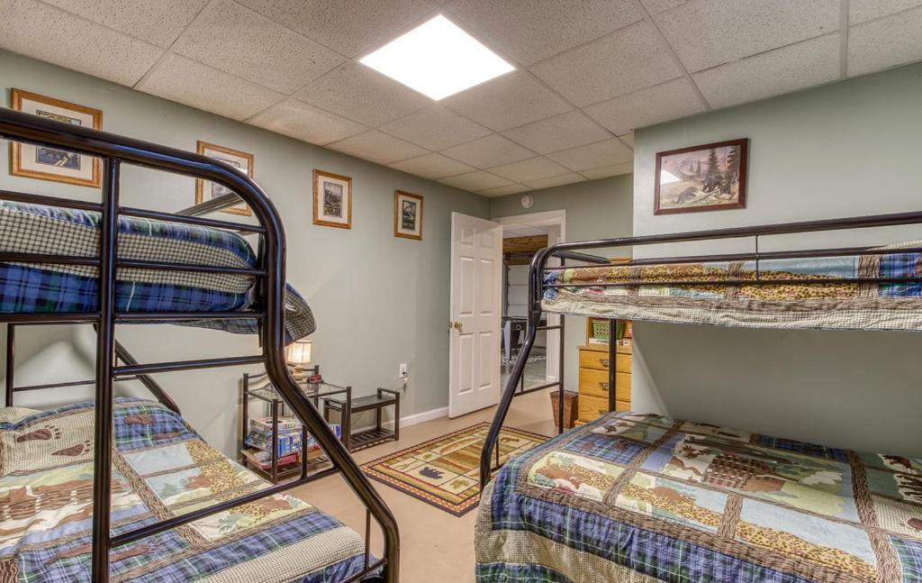 Rock Of Ages, Hot Tub, Game Room, Wifi, 1089 Free Tickets Each Paid Day, Dollywood And More Pigeon Forge Extérieur photo