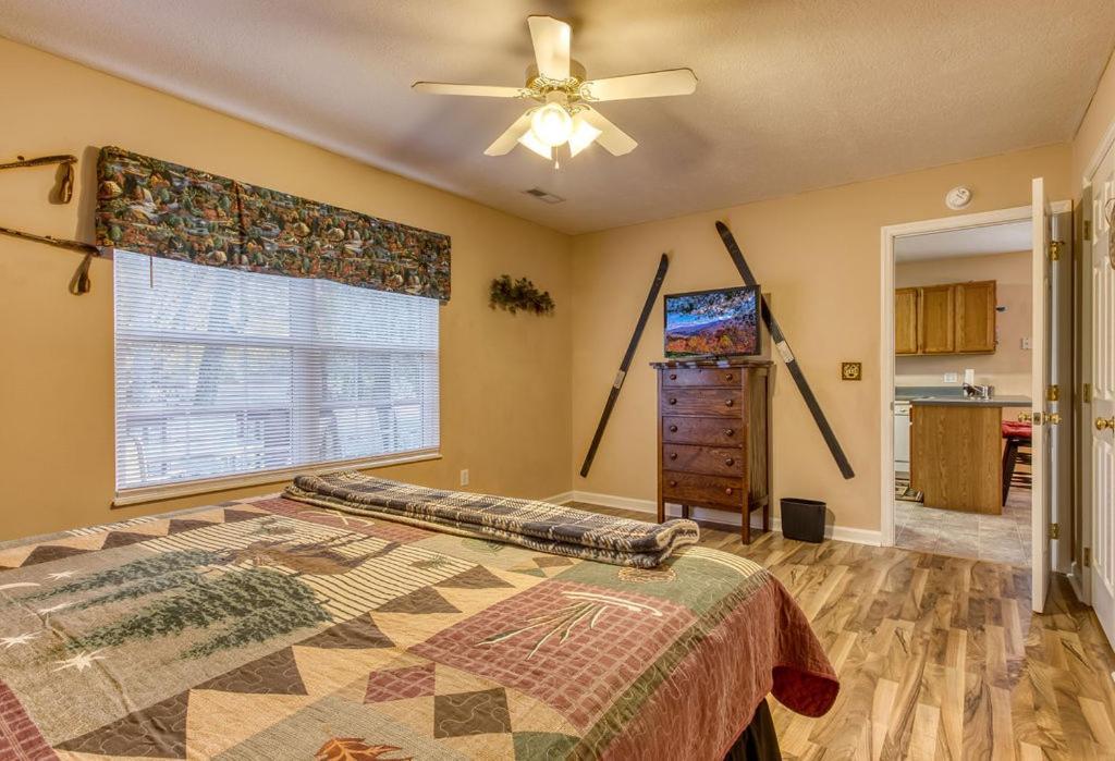 Rock Of Ages, Hot Tub, Game Room, Wifi, 1089 Free Tickets Each Paid Day, Dollywood And More Pigeon Forge Extérieur photo