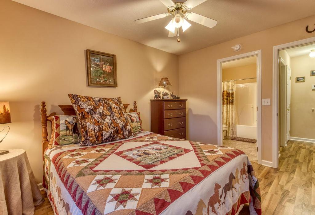 Rock Of Ages, Hot Tub, Game Room, Wifi, 1089 Free Tickets Each Paid Day, Dollywood And More Pigeon Forge Extérieur photo