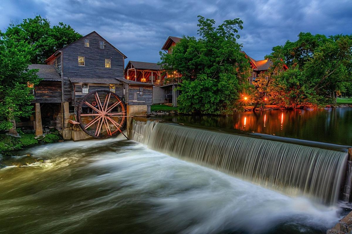 Rock Of Ages, Hot Tub, Game Room, Wifi, 1089 Free Tickets Each Paid Day, Dollywood And More Pigeon Forge Extérieur photo