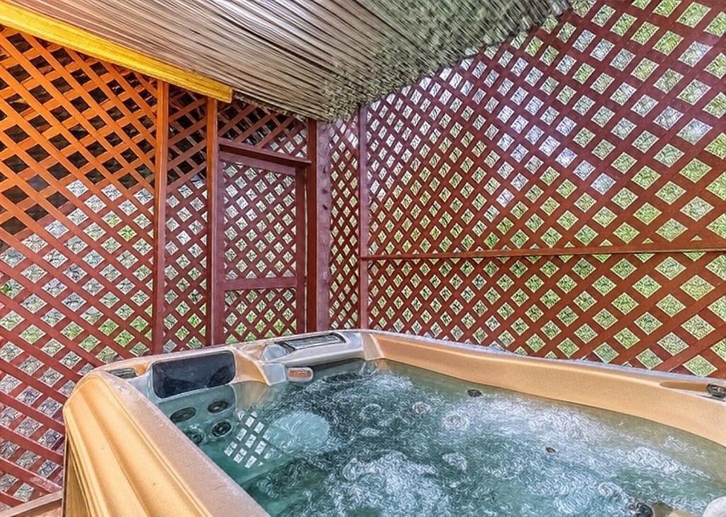 Rock Of Ages, Hot Tub, Game Room, Wifi, 1089 Free Tickets Each Paid Day, Dollywood And More Pigeon Forge Extérieur photo